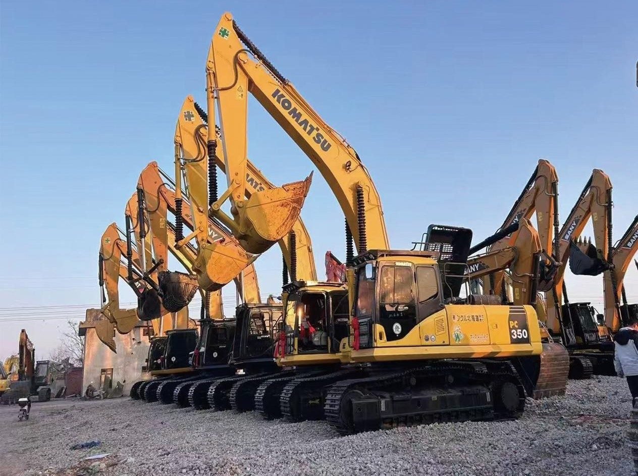 Komatsu excavator lineup